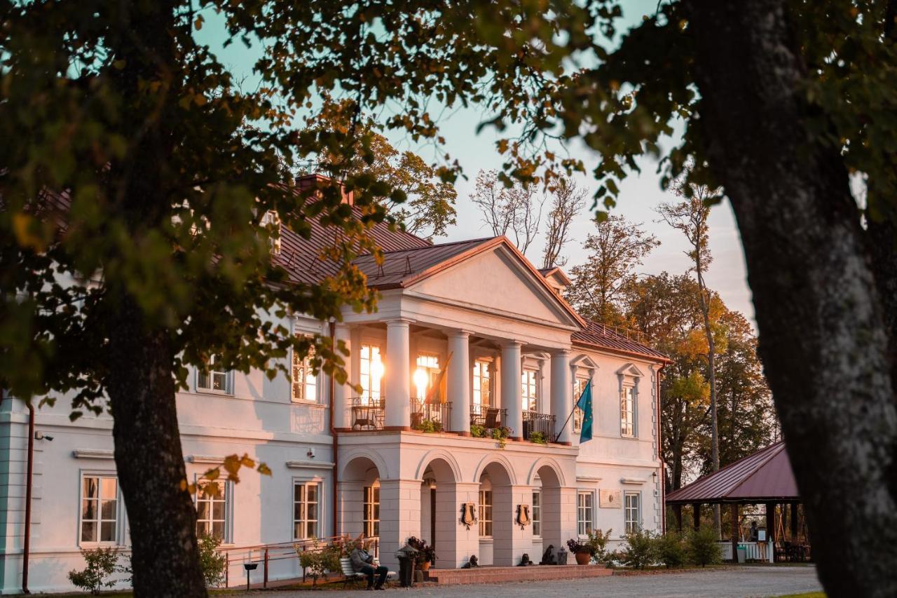 Bistrampolis Manor Hotel Kuciai ภายนอก รูปภาพ