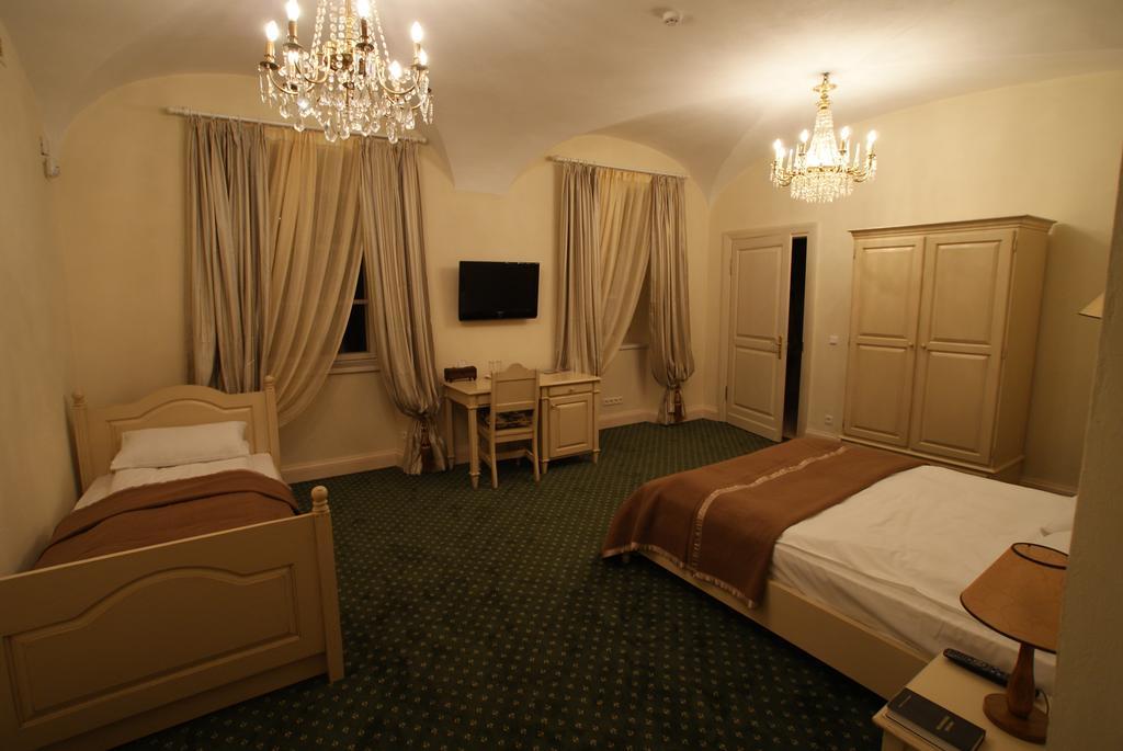 Bistrampolis Manor Hotel Kuciai ภายนอก รูปภาพ